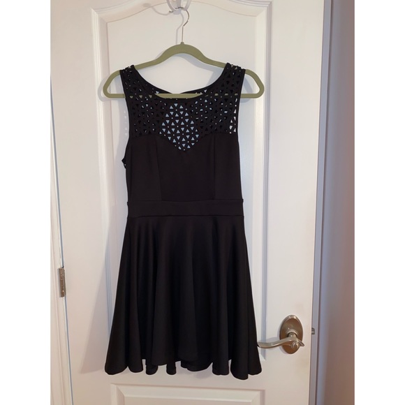 Black opened back dress - Picture 1 of 2